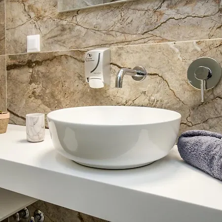 Azzurro Deluxe Apartment *